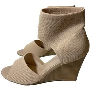New Bella MOUSSE FIT Wedge Sandals - Women's Size 8 - Apricot